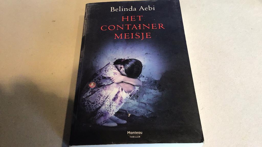 Belinda Aebi - Het containermeisje(d1), Boeken, Ophalen of Verzenden, Gelezen, Belinda Aebi