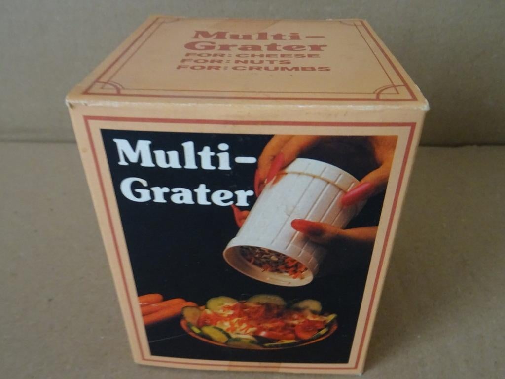 Curiosités vintage Multi-Grater No. 929 emballage d'origine, Antiquités & Art, Enlèvement ou Envoi