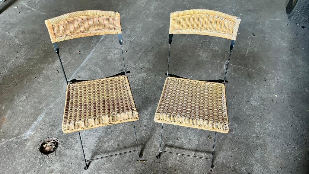 rieten rotan klapstoeltjes 2 stuks, Huis en Inrichting, Stoelen, Ophalen, Gebruikt, Twee, Zwart