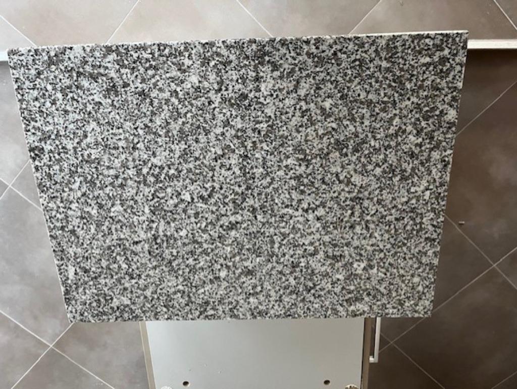 Granit Gris Moucheté pour Table, Meuble ou autre, 65x47 cm., Enlèvement, Comme neuf, Granit