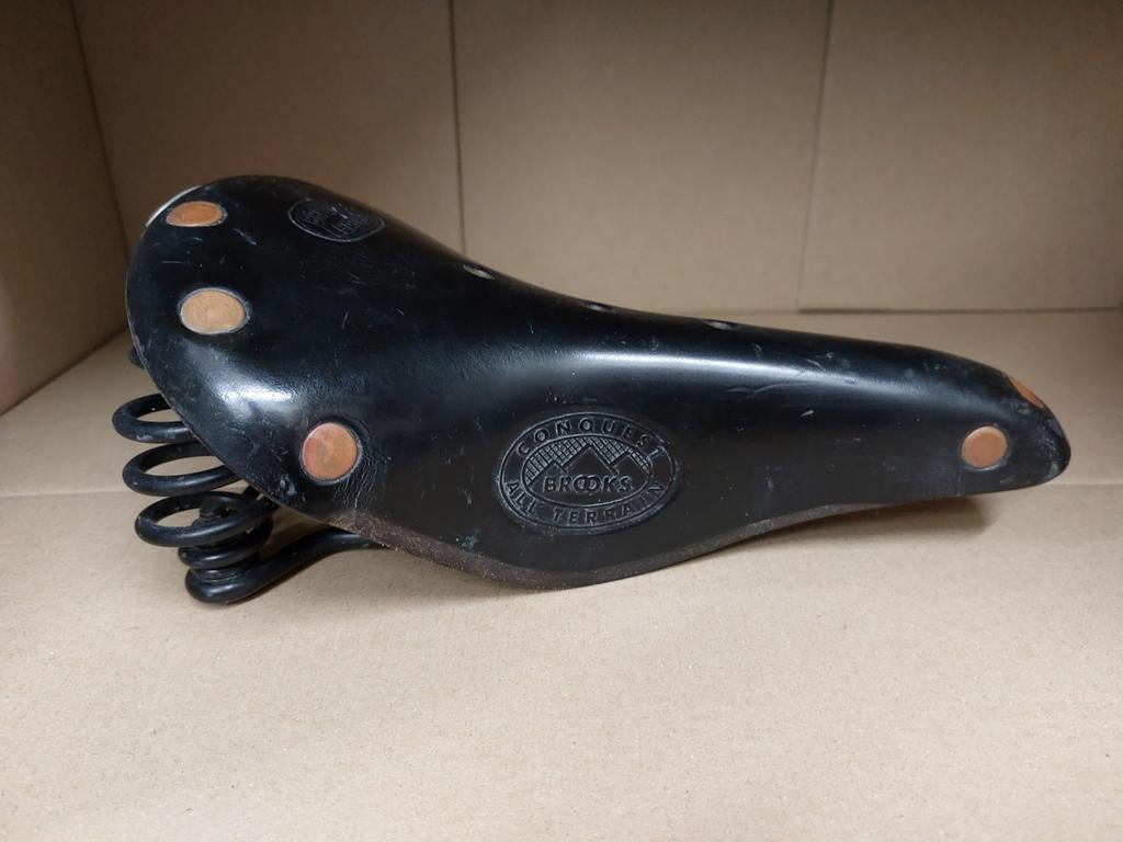Brooks zadel Conquest, Enlèvement, Selle