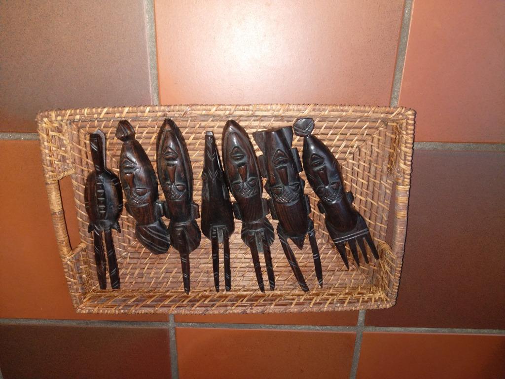 Afrikaanse beeldjes, Ophalen