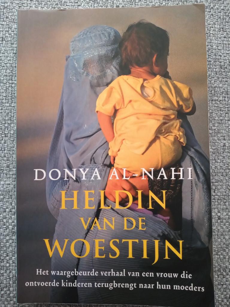 D. Al-Nahi - Heldin van de woestijn, Gelezen, Ophalen of Verzenden, D. Al-Nahi
