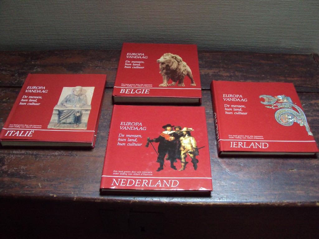 4 Artisboeken. Reeks : Europa vandaag., Ophalen of Verzenden