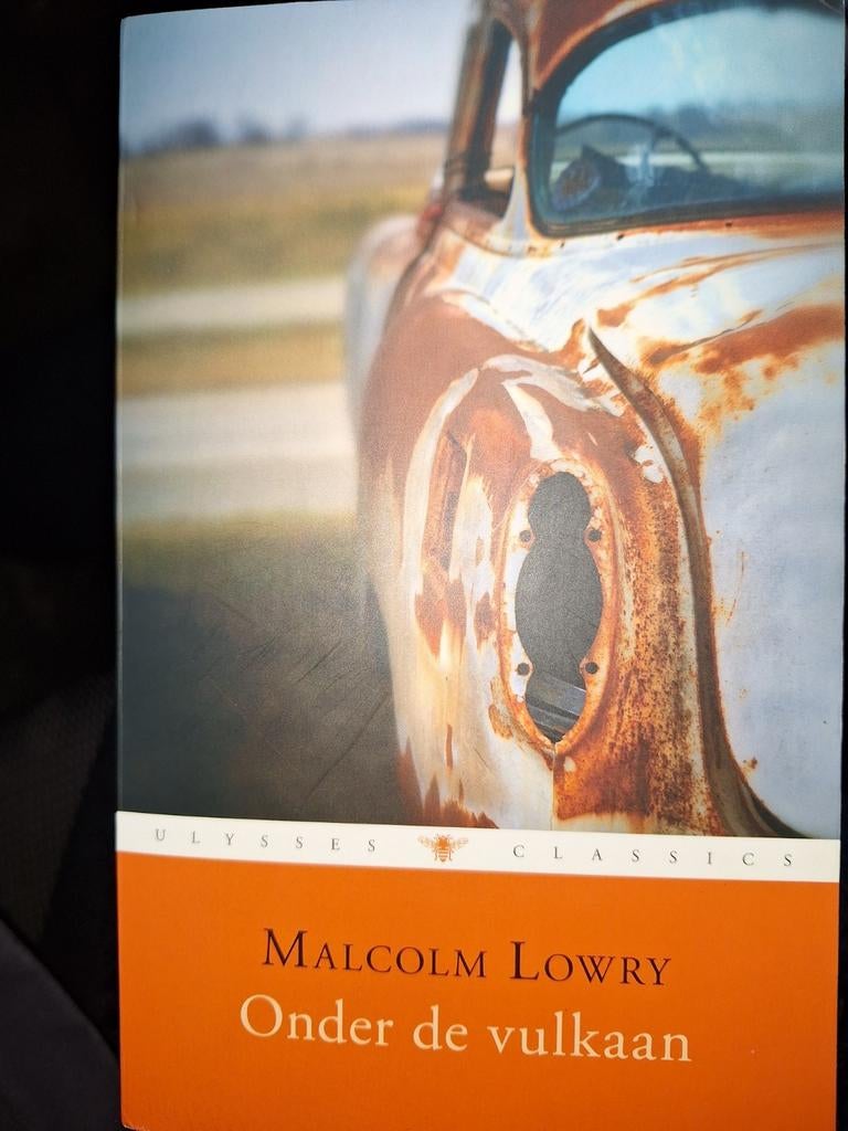 Malcolm Lowry - Onder de vulkaan, Malcolm Lowry, Ophalen of Verzenden, Zo goed als nieuw