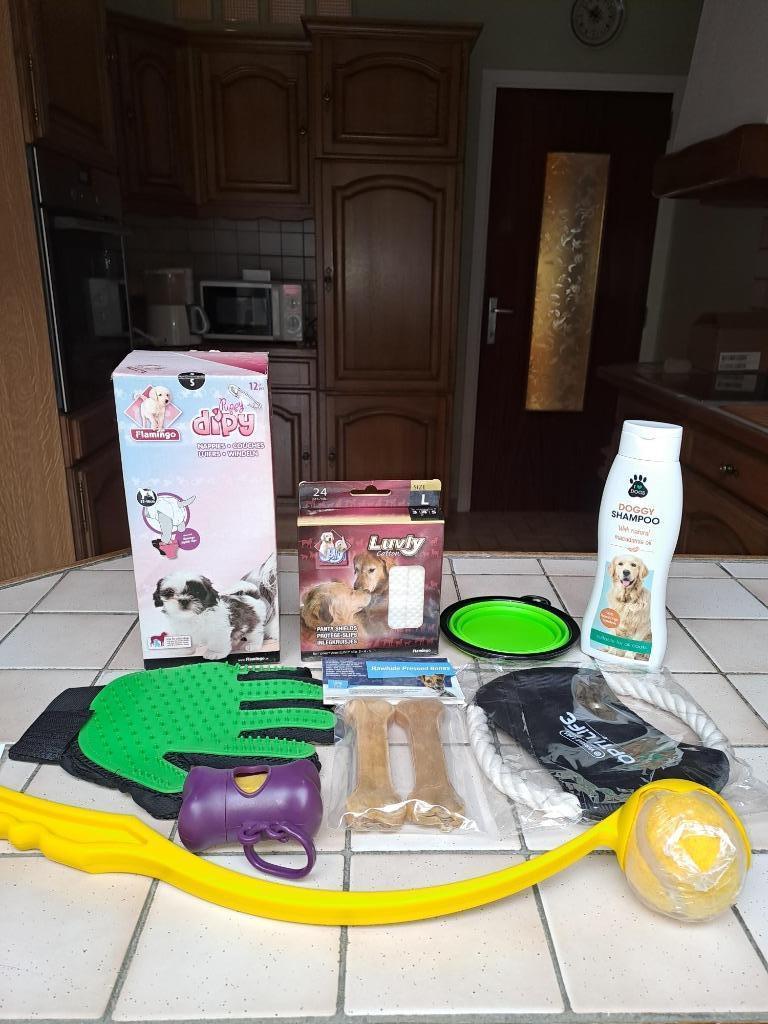 Lot shampoing, os, gamelle, lance-balle, gant , couches..., Dieren en Toebehoren, Dierenvoeding, Hond, Ophalen