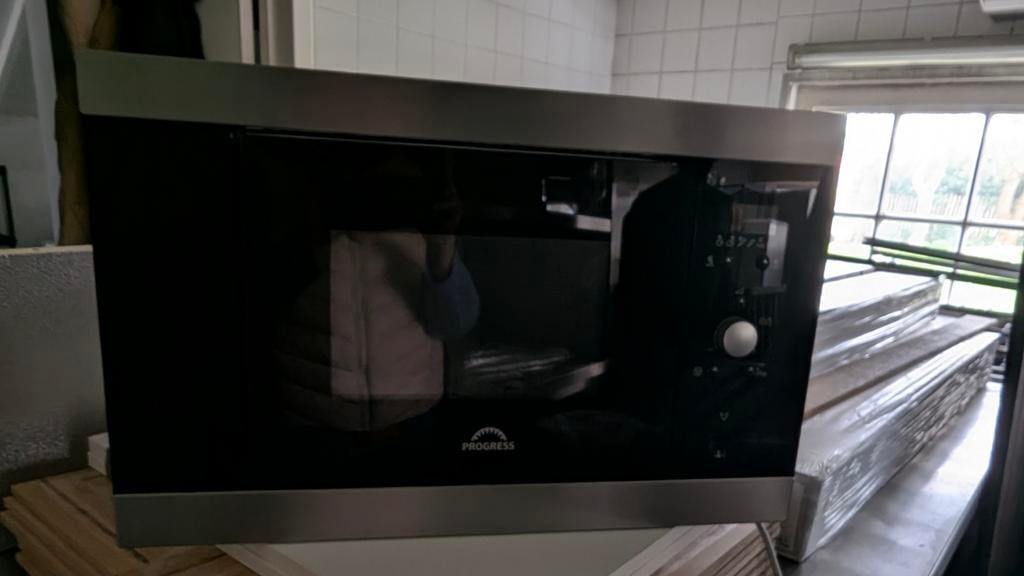 Inbouwmicrogolf voor bovenbouw, Ophalen