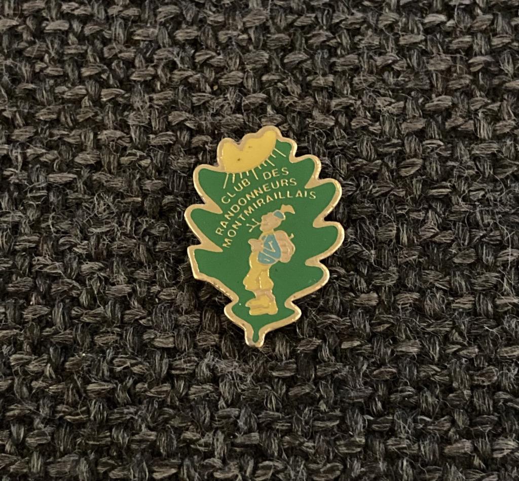 PIN - CLUB DES RANDONNEURS MONTMIRAILLAIS, Envoi, Utilisé, Autres sujets/thèmes, Insigne ou Pin's