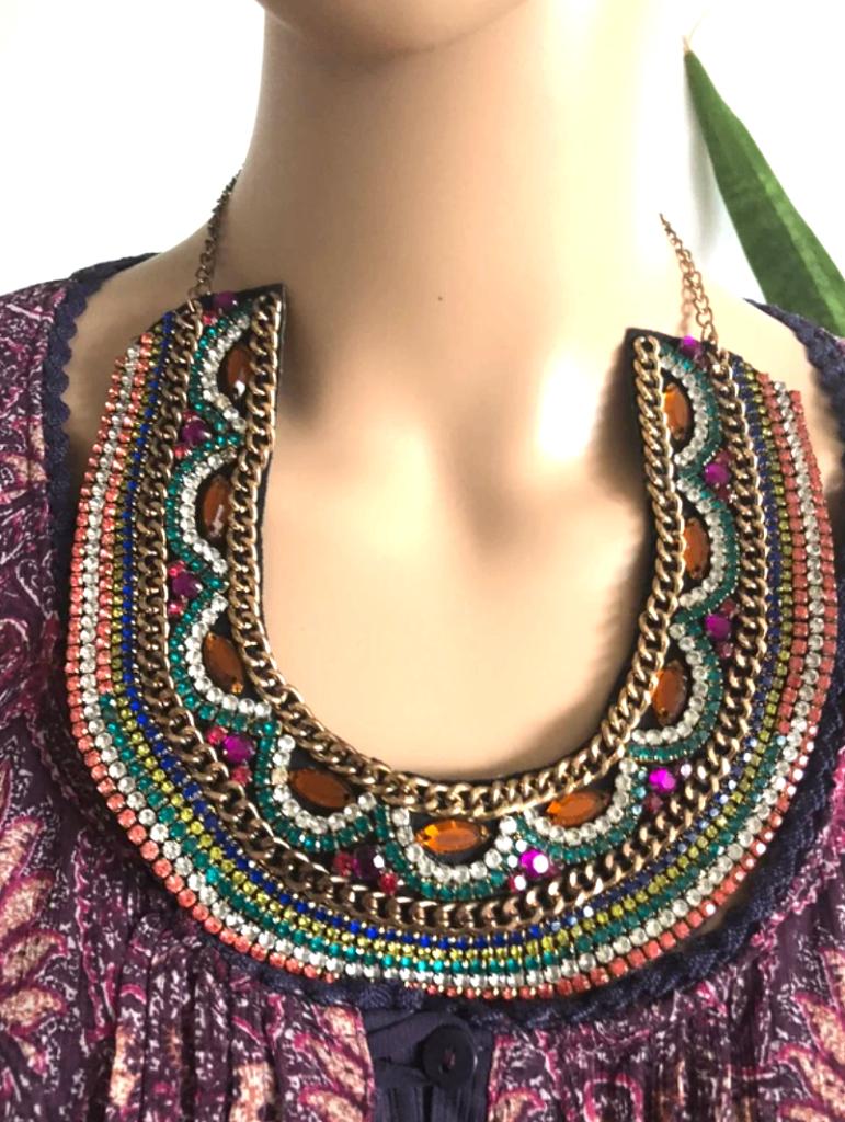 Collier tendance coloré avec strass NOUVEAU, Bijoux, Sacs & Beauté, Colliers, Neuf, Avec strass, Enlèvement ou Envoi, Autres matériaux