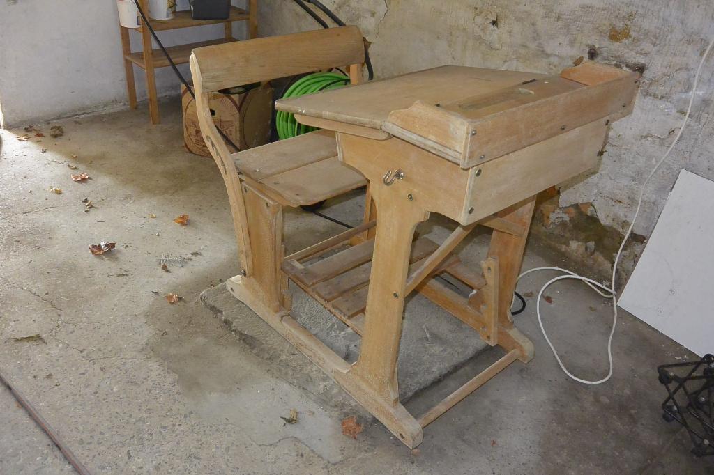 Ancien banc d'école en bois, Enlèvement