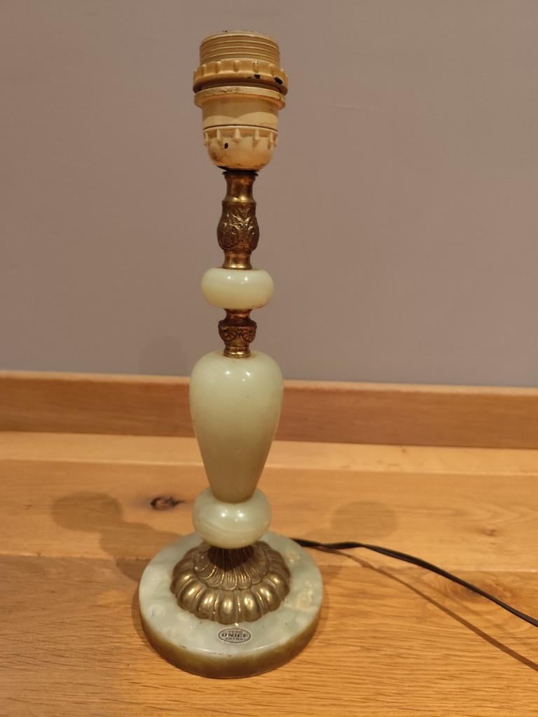 Pied de lampe  Onice, Enlèvement