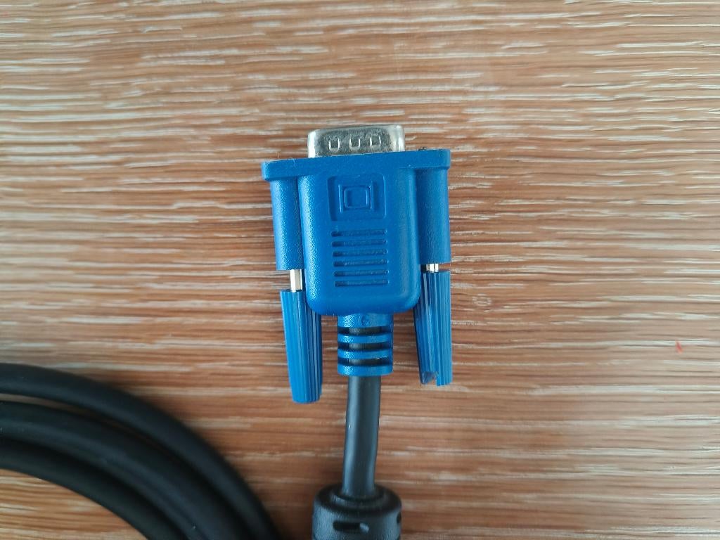 VGA kabel 2 meter, Computers en Software, Pc- en Netwerkkabels, Ophalen of Verzenden, Zo goed als nieuw