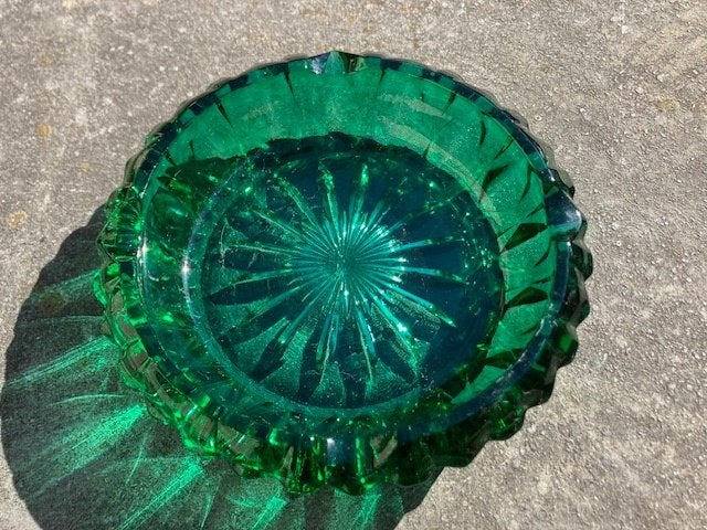 MAGNIFIQUE CENDRIER VINTAGE EN VERRE VERT STYLE MURANO, Antiquités & Art, Antiquités | Verre & Cristal, Enlèvement ou Envoi