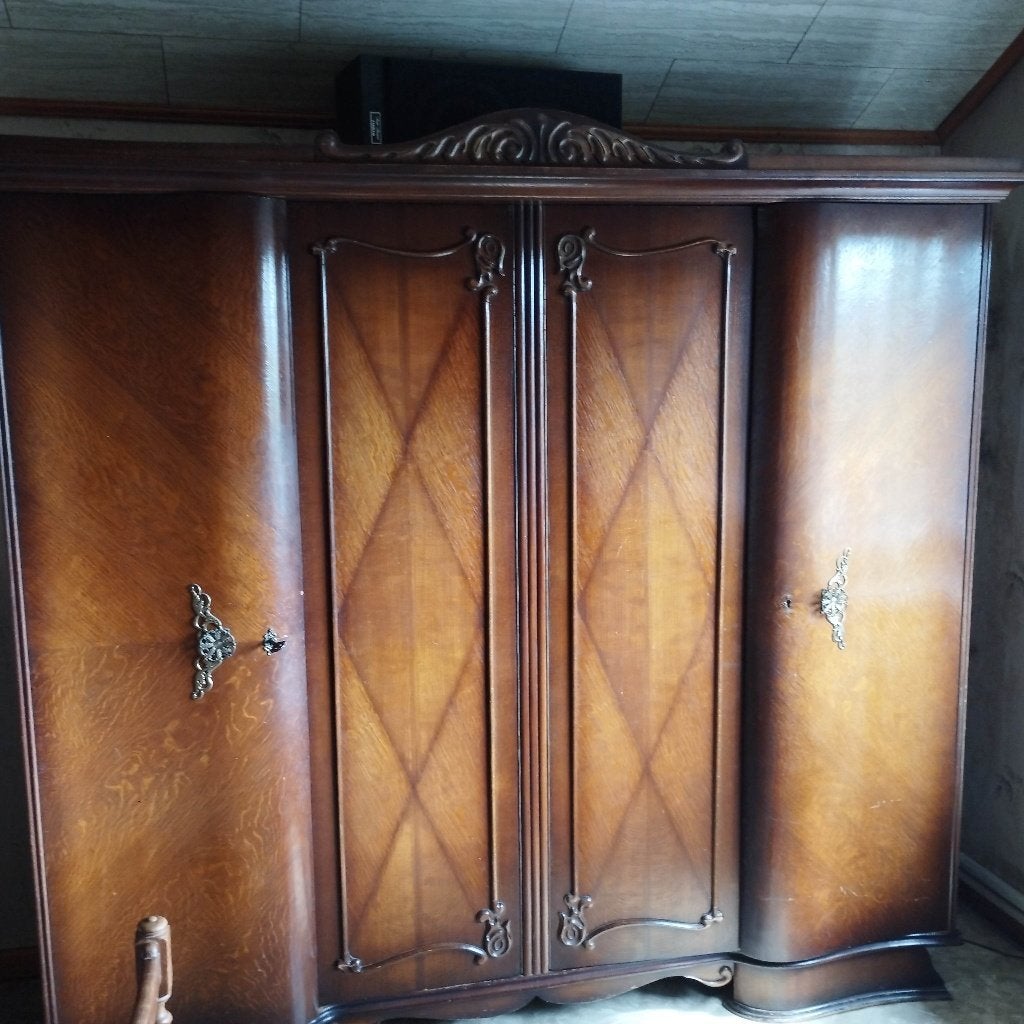 Antieke kasten en frame bed, Ophalen