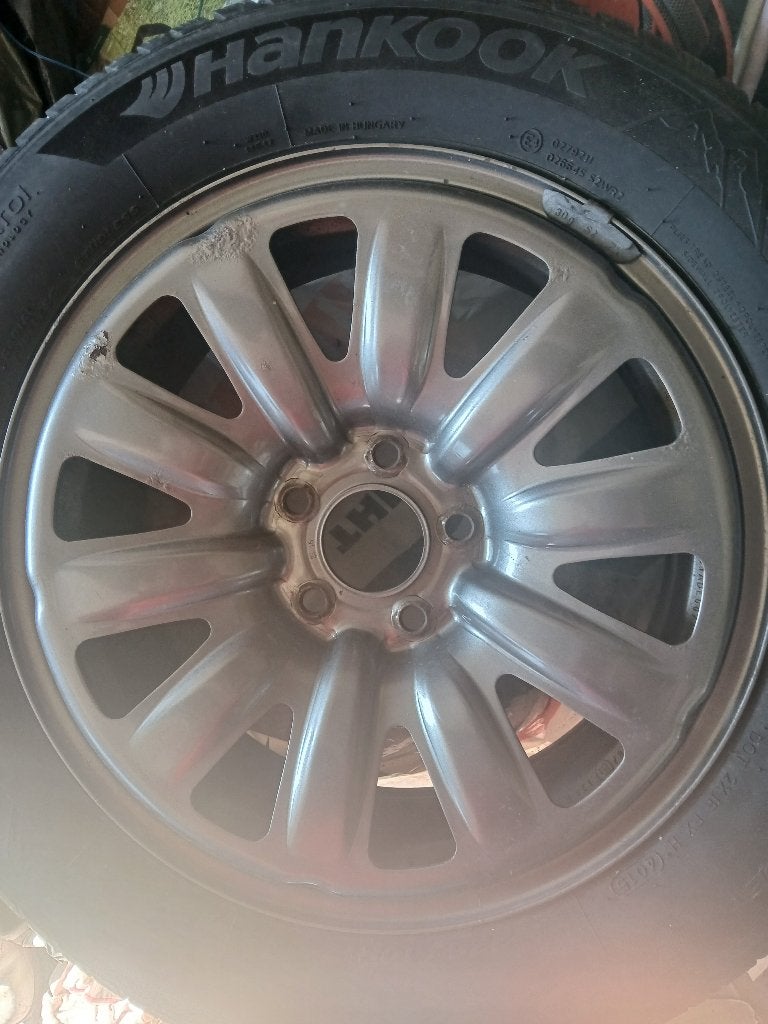 PNEUS NEIGE SUR JANTES /// KIA SPORTAGE ///, Ophalen, Band(en)