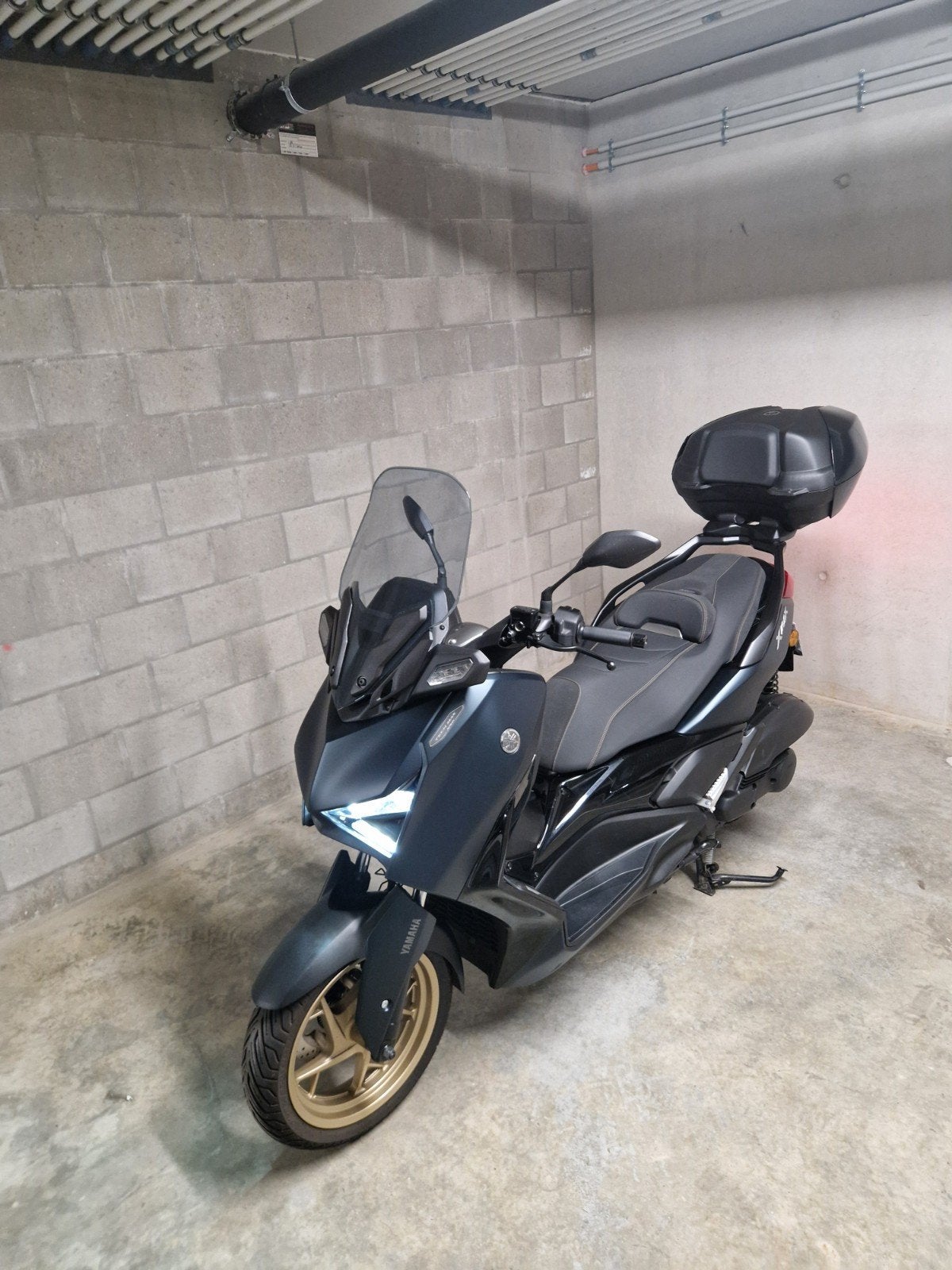 Yamaha X-Max Techmax 125cc, Motos, Scooter, Particulier, Occasion, Amortisseurs réglables électroniquement