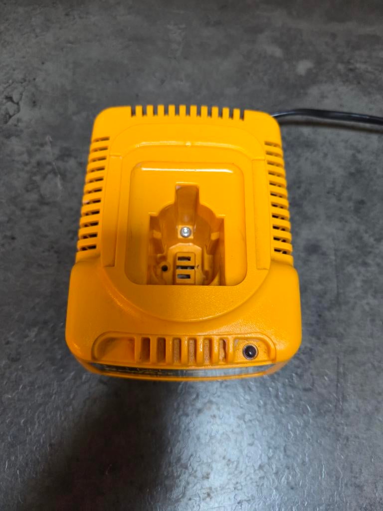 Dewalt oplader, Doe-het-zelf en Bouw, Ophalen, Zo goed als nieuw, Boormachine