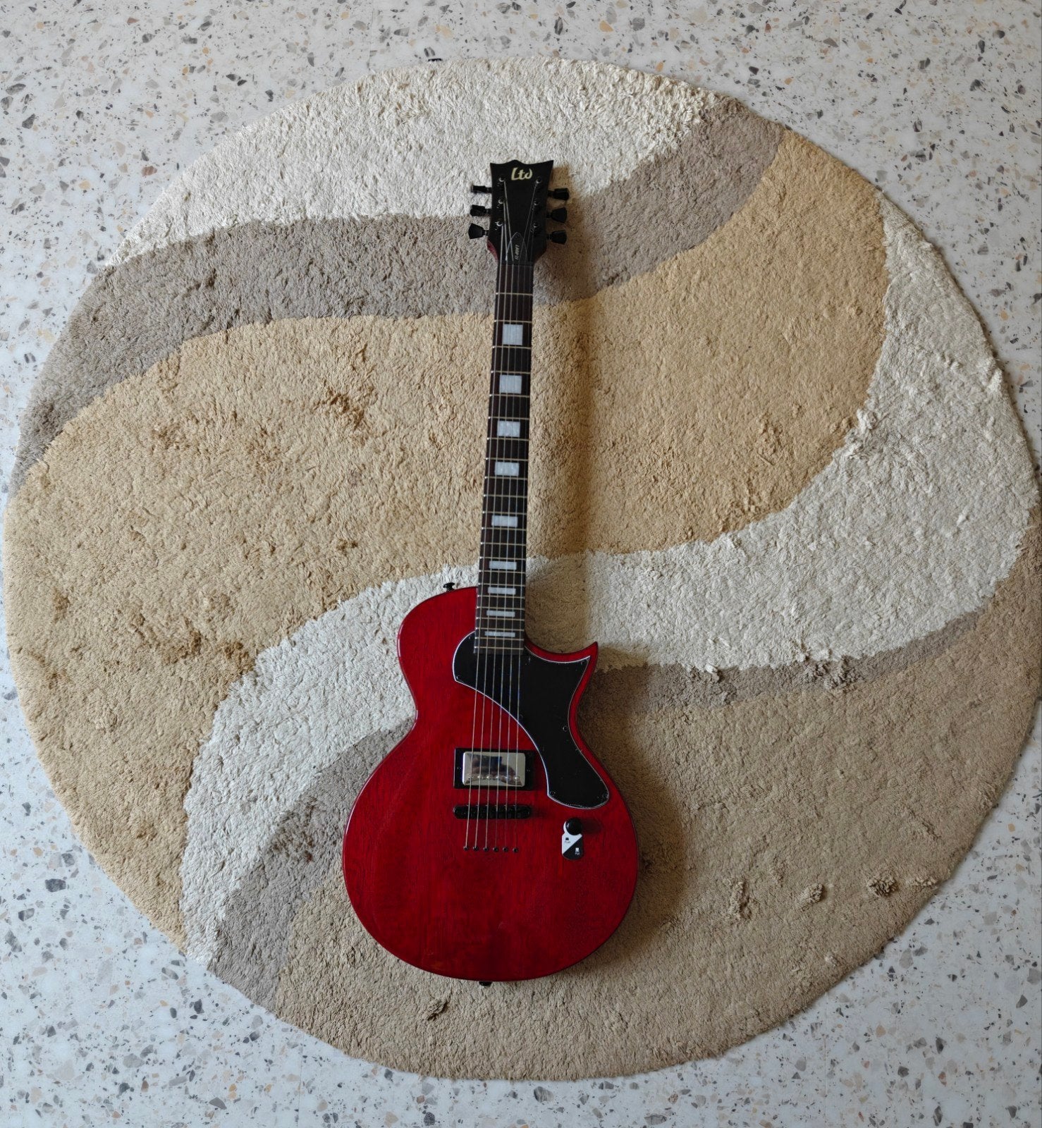 ESP LTD EC-201 FT see-thru black cherry, Musique & Instruments, Instruments à corde | Guitares | Électriques, Neuf, Solid body