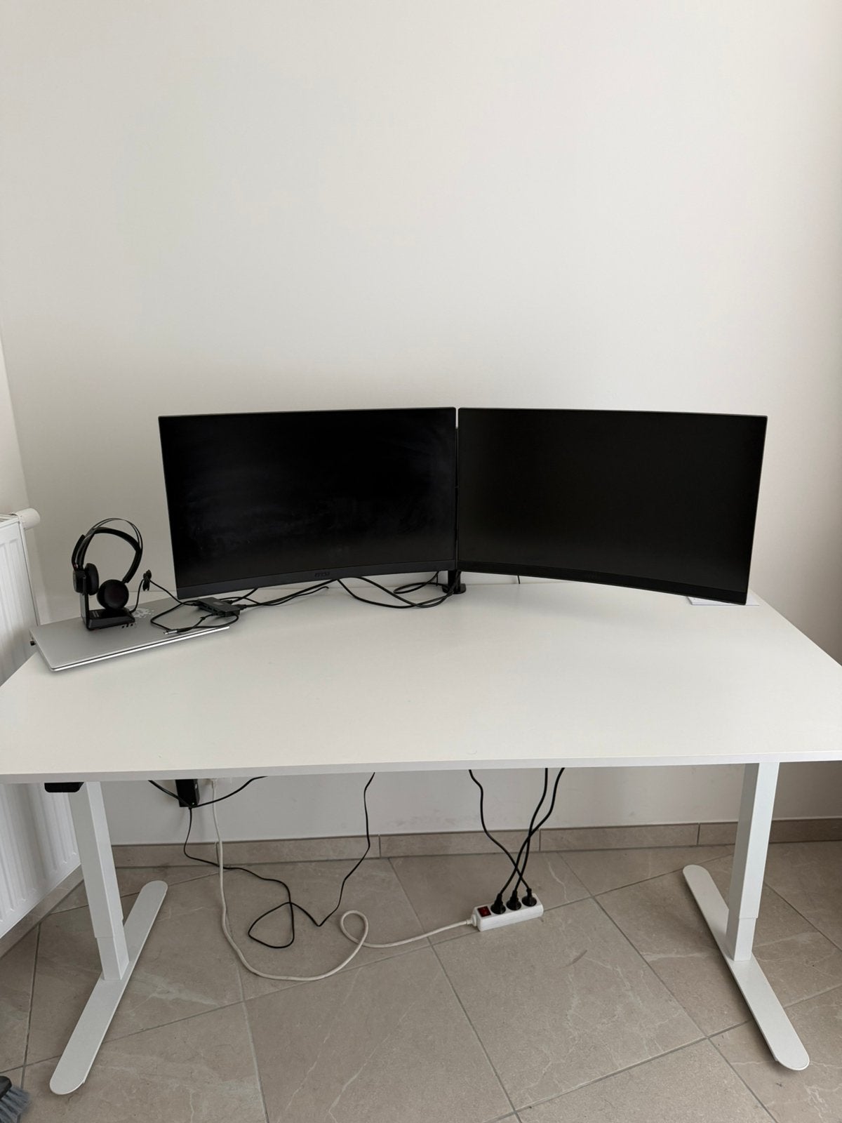 Elektrisch bureau + 2 MSI 27” monitoren – complete set, Enlèvement ou Envoi, Comme neuf, Jysk