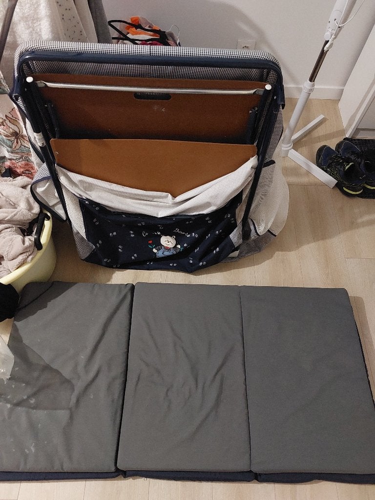 Lit bébé + 2 matelas, Enfants & Bébés, Enlèvement, Utilisé, Lit de voyage