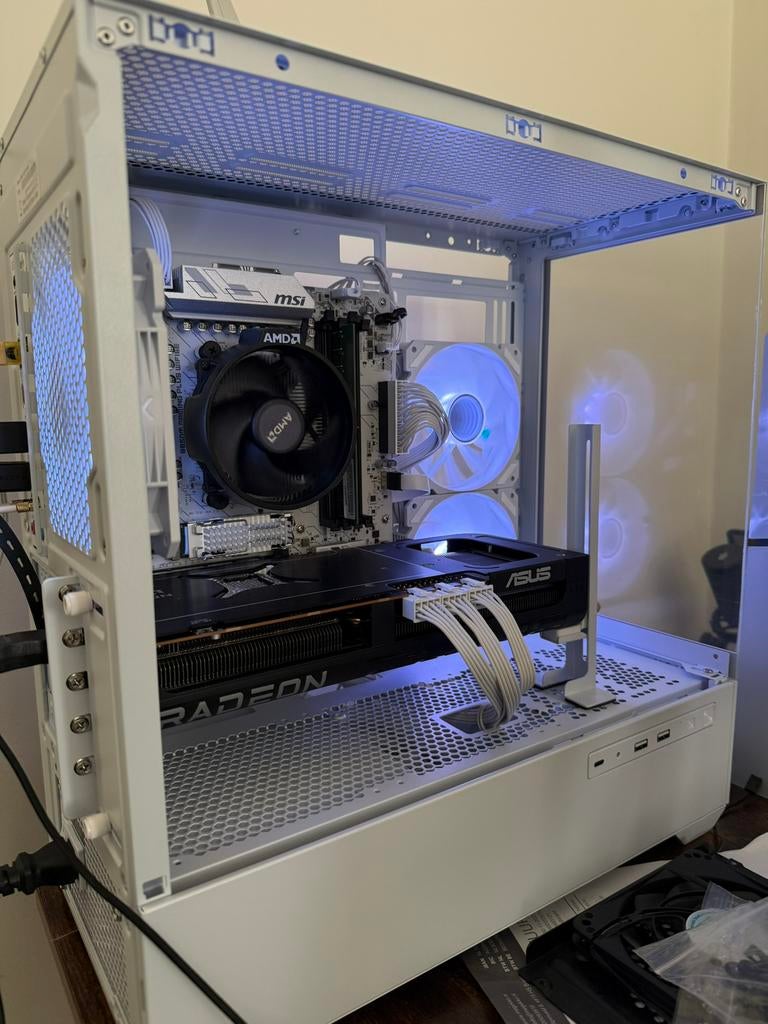 Gaming PC RTX 5060Ti, i7 14700F, 32GB DDR5 6000Mhz, Virtual Reality, Comme neuf, 4 Ghz ou plus, SSD