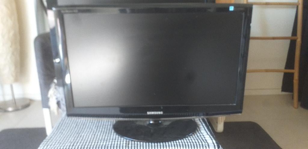 2 x pc scherm, Ophalen, Zo goed als nieuw