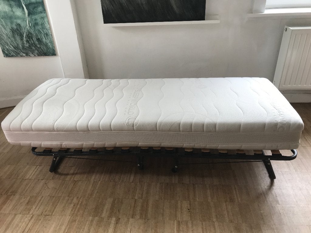 Plooibed + matras, Huis en Inrichting, Ophalen, Zo goed als nieuw, Eenpersoons, Metaal