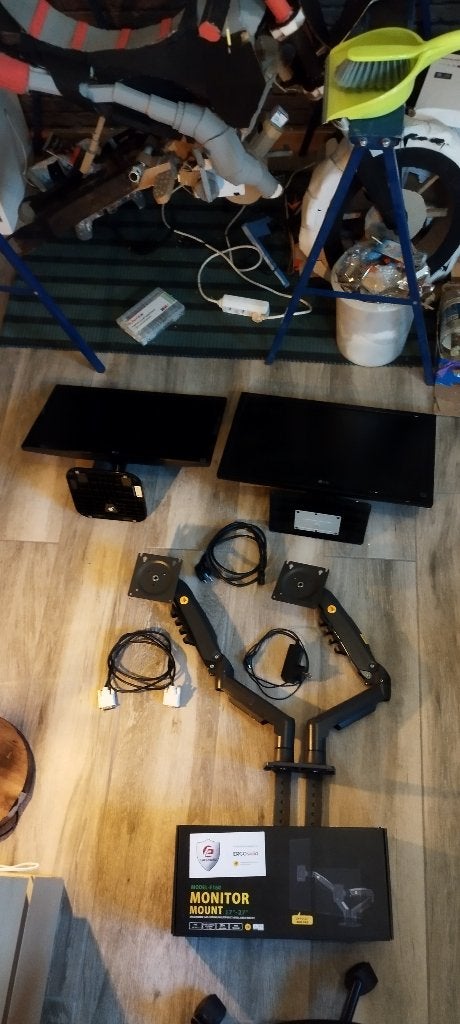 Computer schermen, monitor arm .Kan ook apart gekocht worden, Computers en Software, Ophalen, Zo goed als nieuw