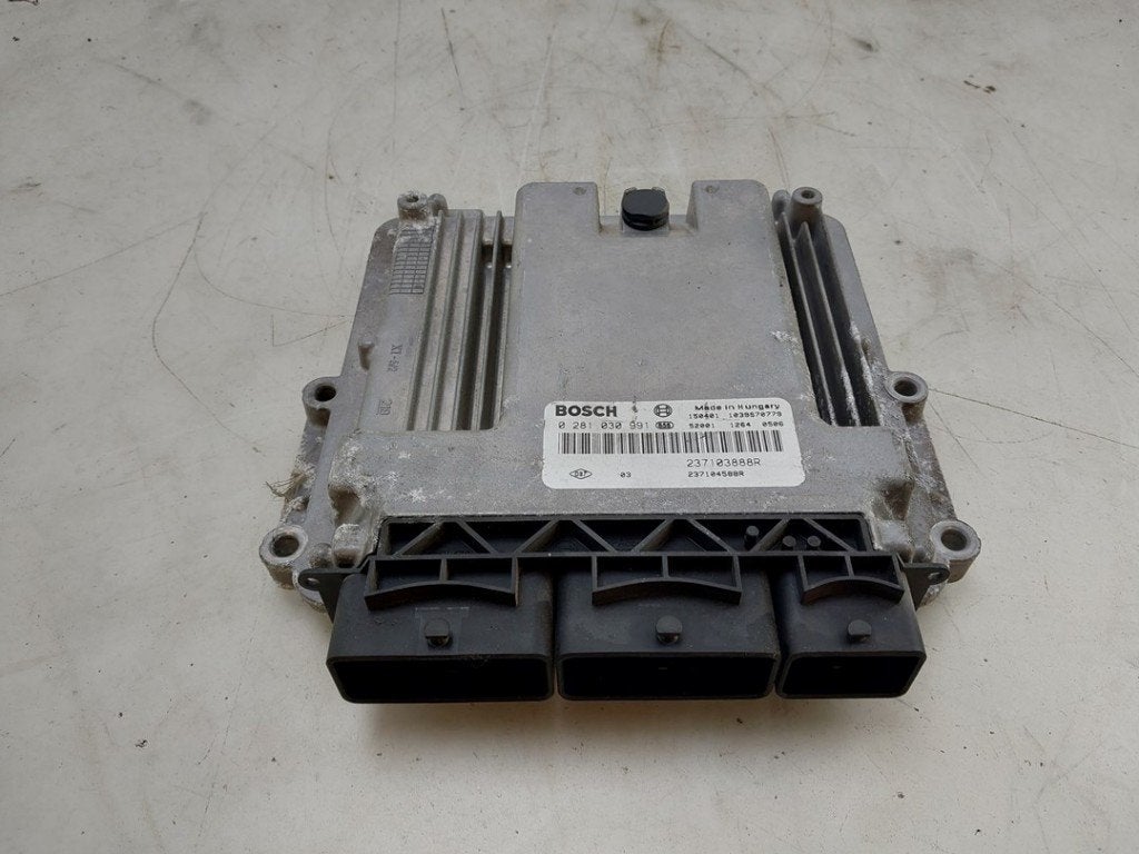 CALCULATEUR MOTEUR ECU Trafic (1FL / 2FL / 3FL / 4FL), Robert Bosch AG, Renault, Utilisé, Robert-Bosch-Allee 1
74232  Abstatt, DE