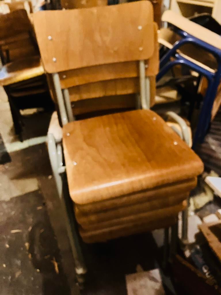 Vintage houten schoolstoelen en stapelstoelen, Enlèvement