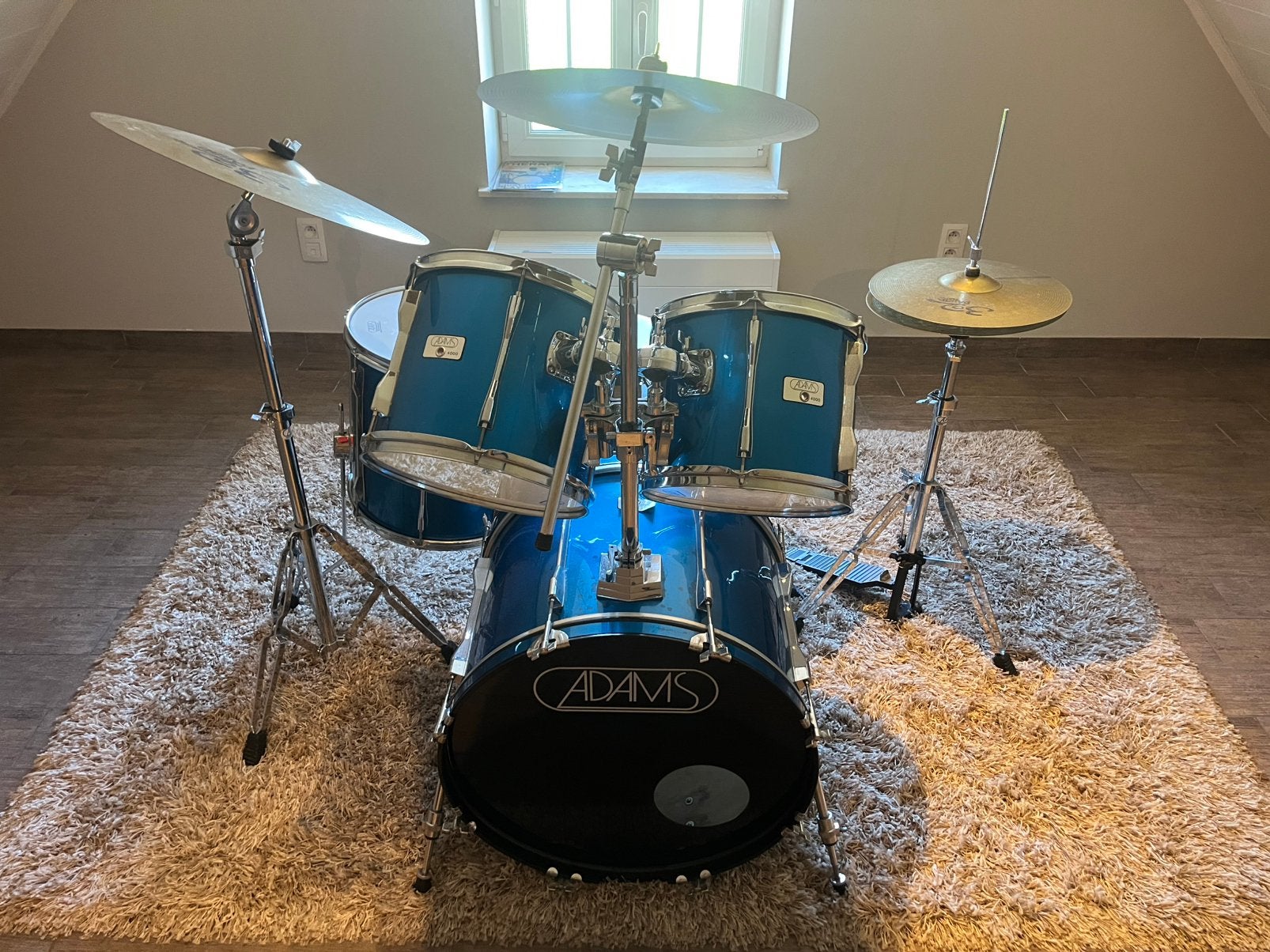 Drumstel Adams 4000 – Complete basisopstelling, Musique & Instruments, Batteries & Percussions, Enlèvement ou Envoi, Comme neuf