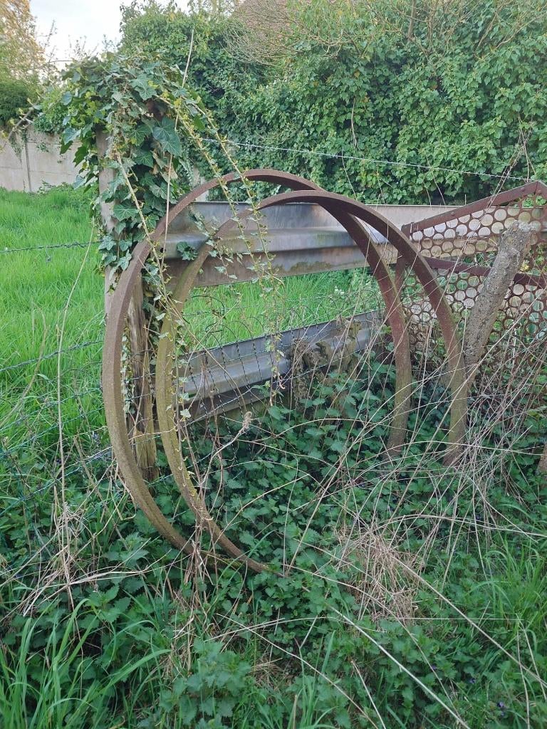 Oude metalen wielranden - ideaal als bloembak, Ophalen, Gebruikt