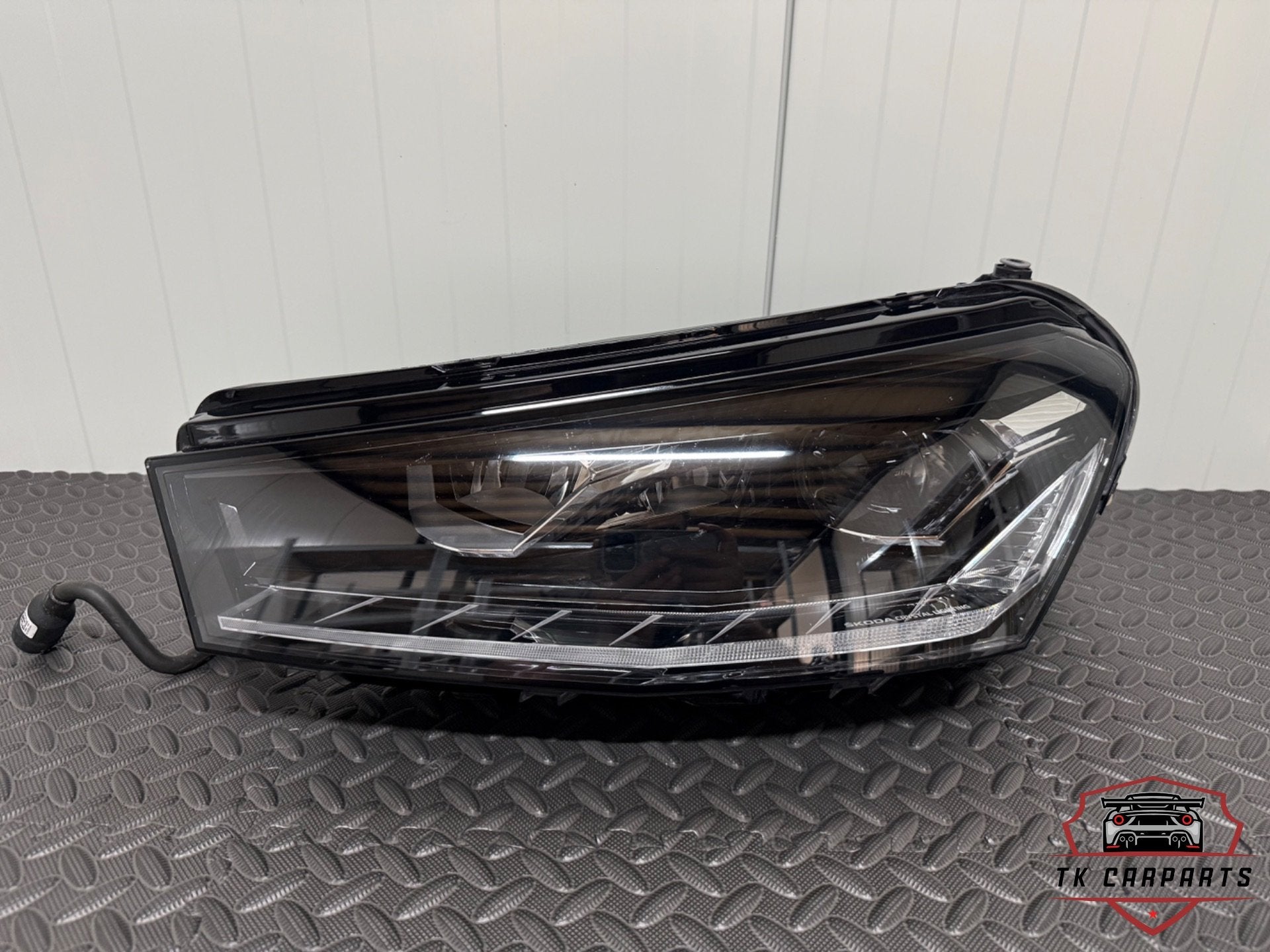 Skoda Fabia IV full led koplamp L met module 6vb941015b, Infoline@skoda-auto.cz, Nieuw, Tr. Vaclava Klementa 869
293 01  Mlada Boleslav, CZ