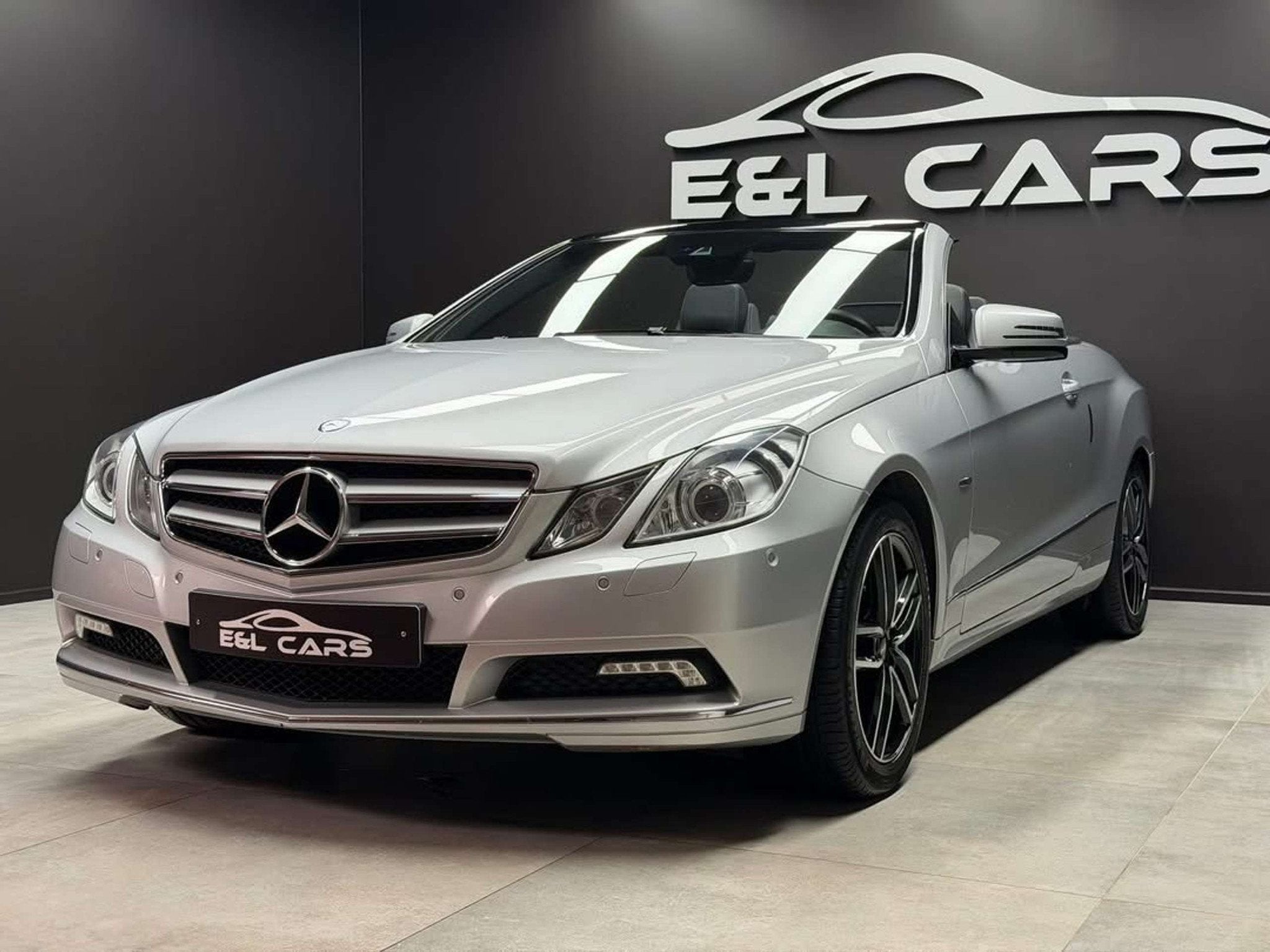 Mercedes-Benz E-Klasse 250 Réservé (automatique), Autos, Mercedes-Benz, Cuir, Argent ou Gris, Achat, Entreprise