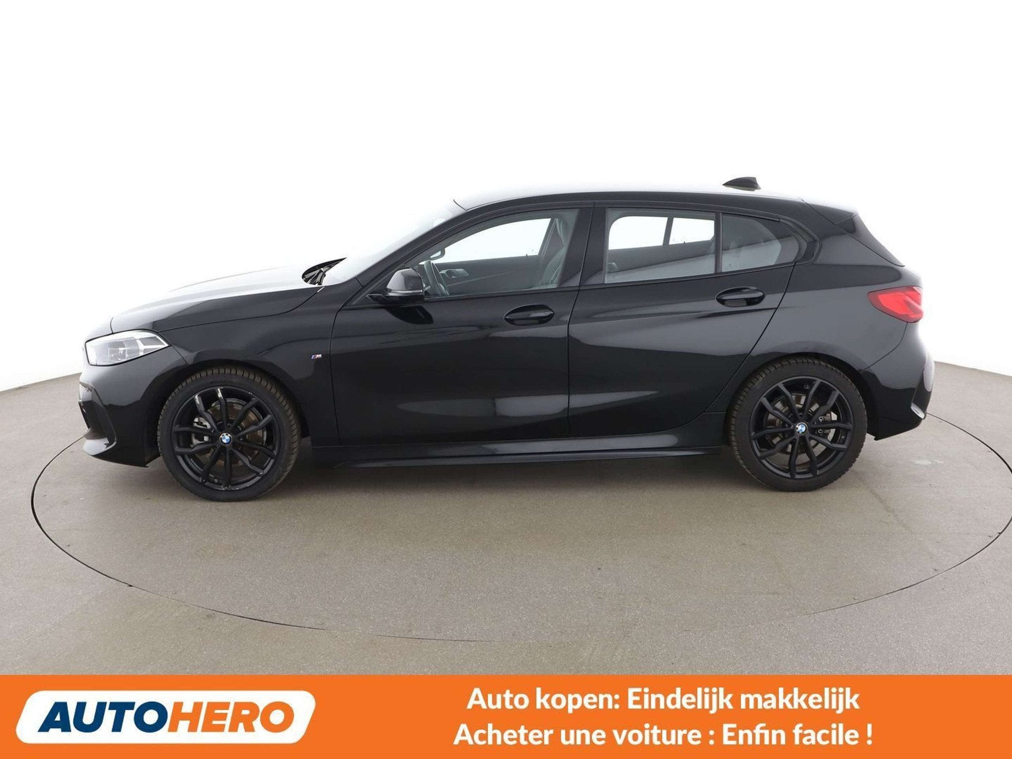 BMW 1 Serie 118 118i M Sport (bj 2020, automaat), Auto's, 1 Reeks, Gebruikt, Zwart, 1365 kg