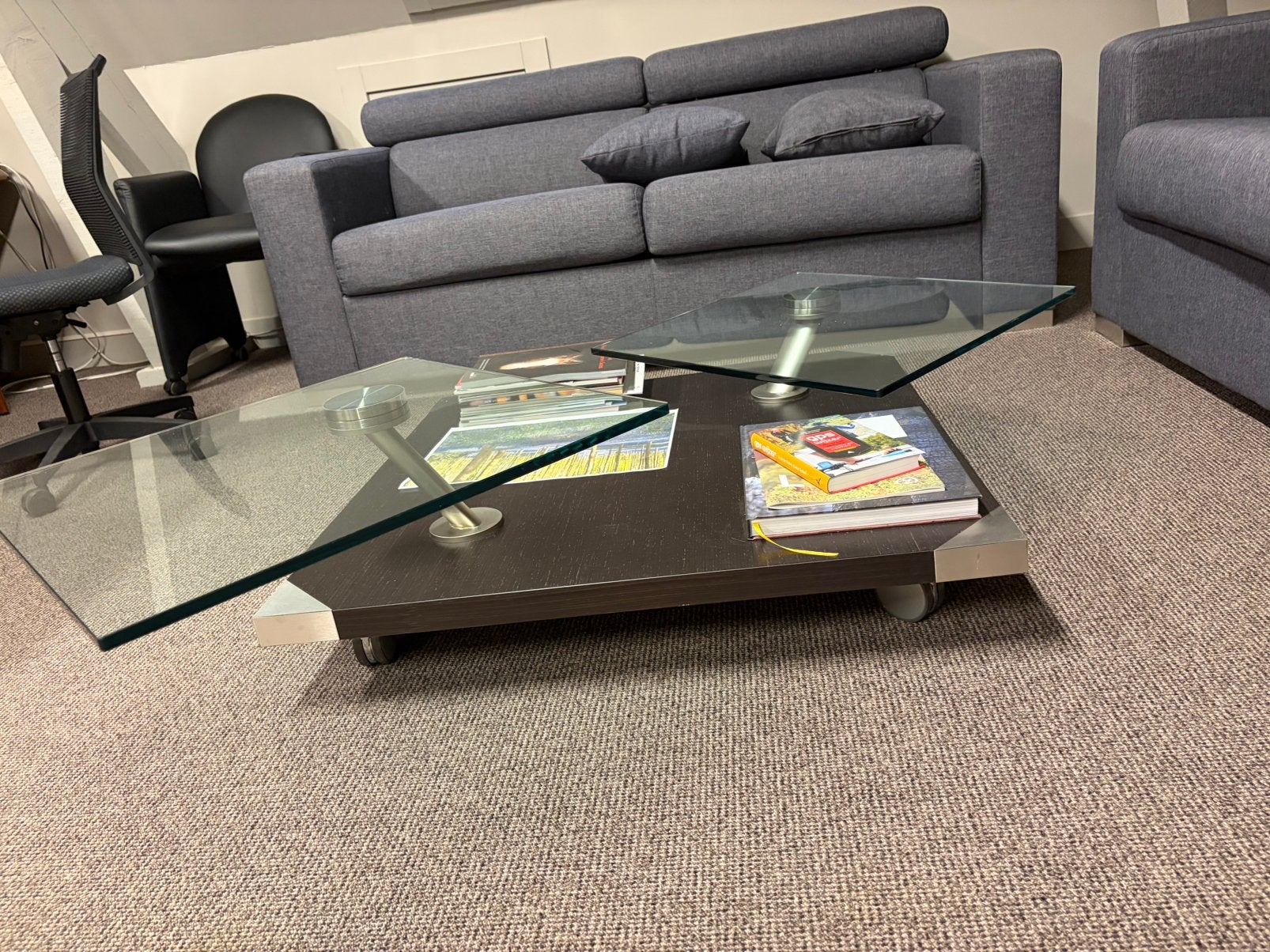 Table basse moderne sur roulettes, Enlèvement, Comme neuf