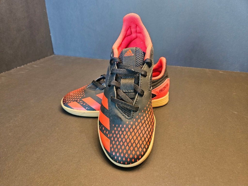 Adidas Predator Sala Zaalvoetbalschoenen Zwart NIEUW maat 33, Neuf, Enlèvement ou Envoi, Chaussures, Taille M