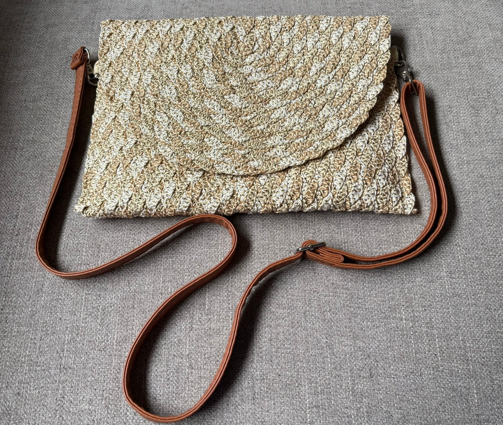 Handtas, Handtassen en Accessoires, Tassen | Damestassen, Ophalen, Zo goed als nieuw, Beige, Handtas