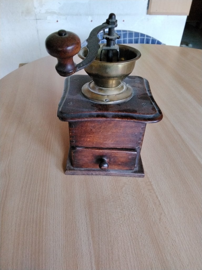 Koffie molen, Ophalen