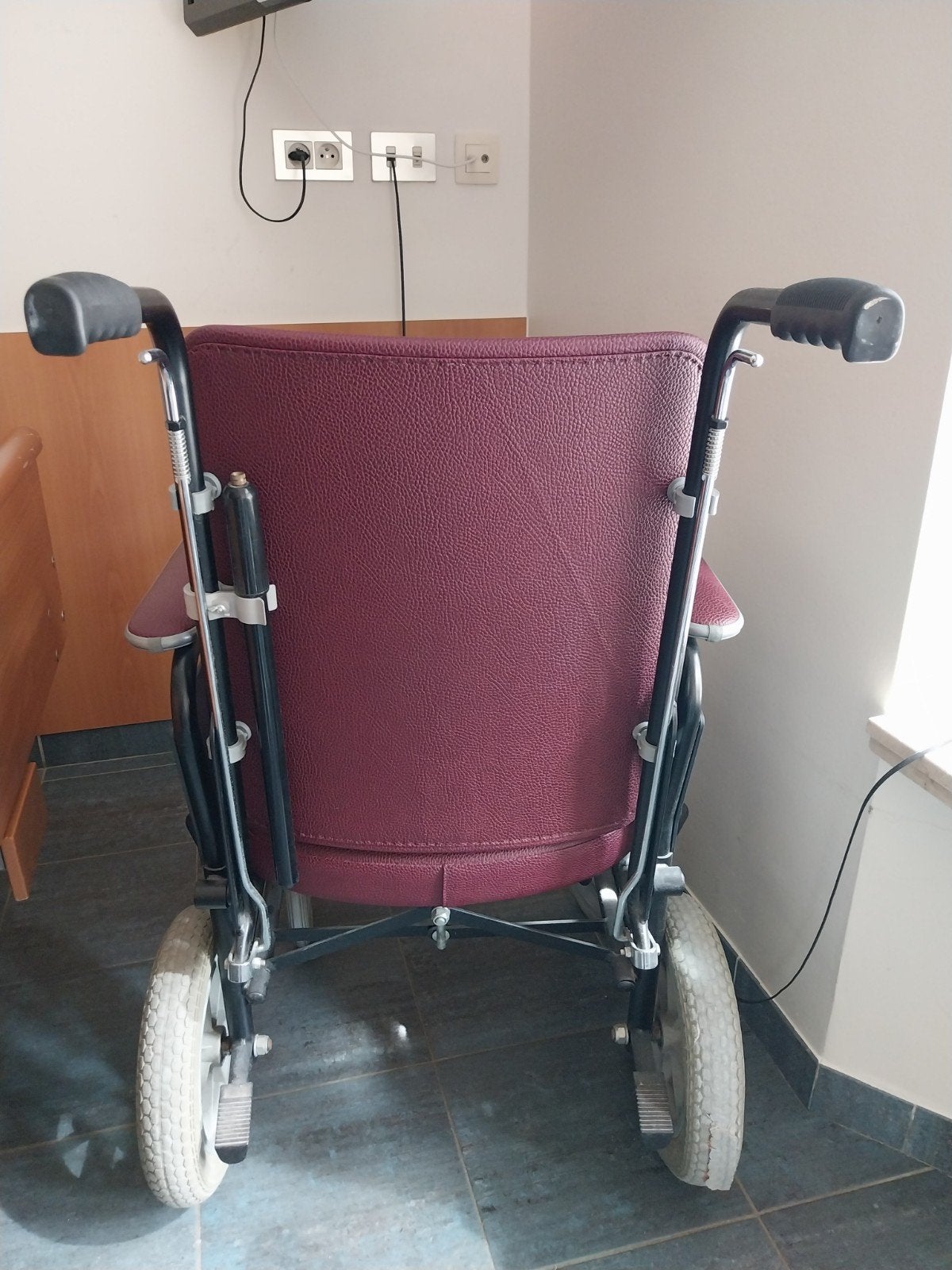 een op maat gemaakte rolstoel, merk Revalon, Ophalen, Inklapbaar, Gebruikt, Duwrolstoel