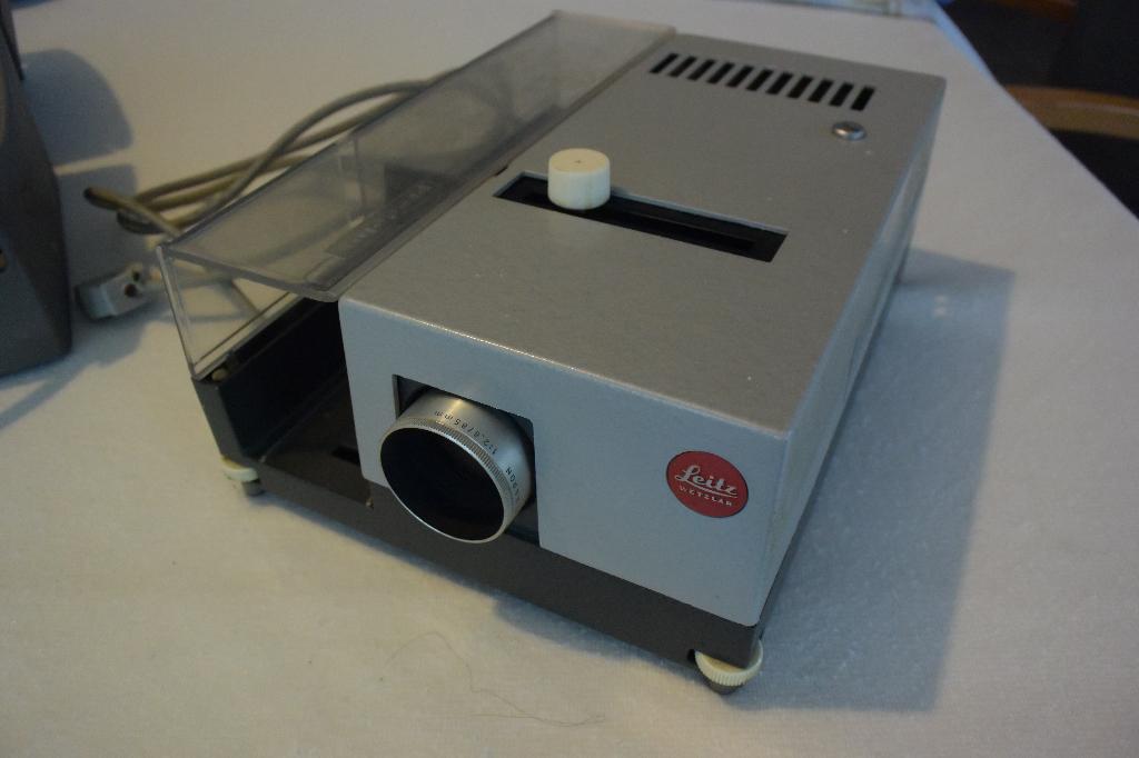 Projecteur dia LEITZ LEICA PRADOLUX, Enlèvement, Utilisé