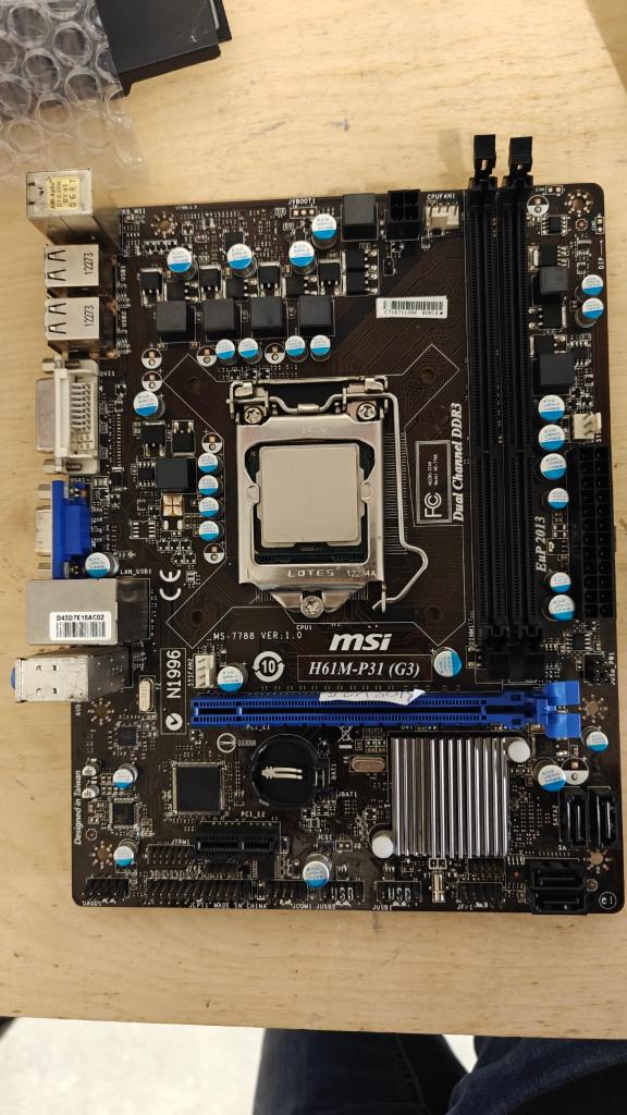[DÉFAUT] Cartes mères Intel pour PC de bureau, Informatique & Logiciels, Cartes mères, Enlèvement ou Envoi, LGA 1151, DDR4, Micro-ATX