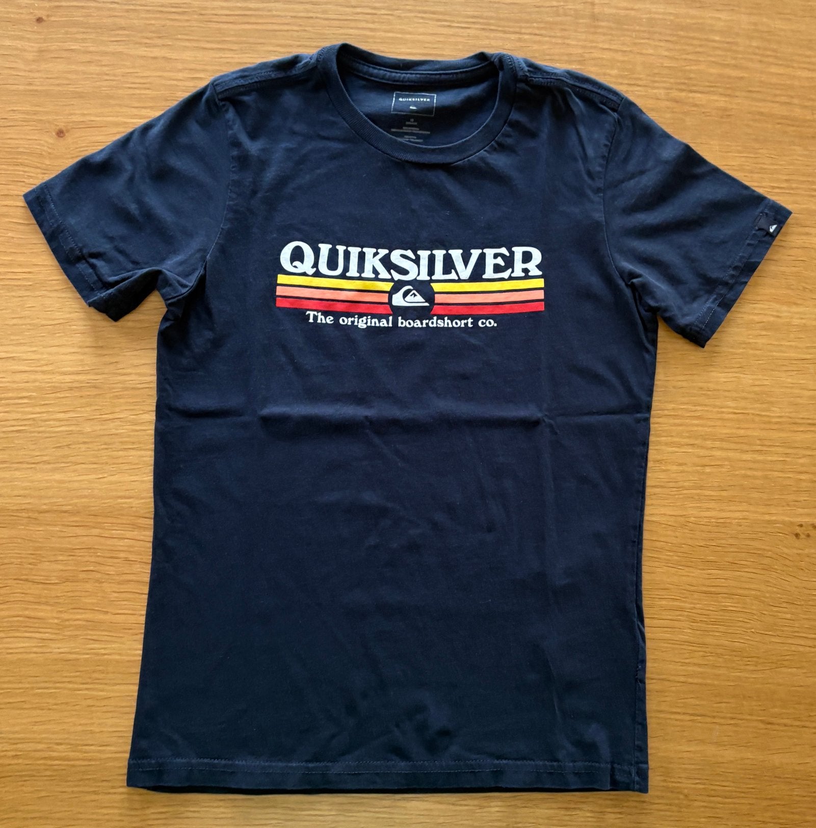 T-shirt bleu marine QUIKSILVER - 10 ans - 6€, Enlèvement ou Envoi, Comme neuf, Garçon