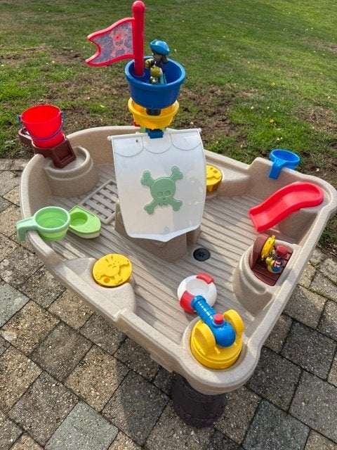 Bateau de pirates de la marque Little Tikes, Enfants & Bébés, Enlèvement, Comme neuf