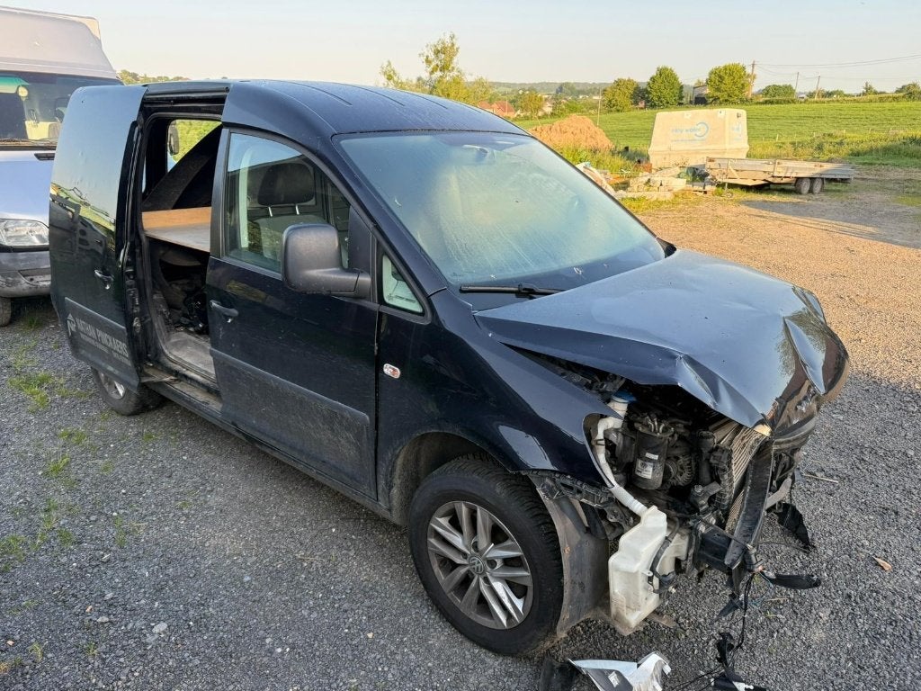 VW Caddy 1.6 diesel de 2015, accidenté, Autos, Volkswagen, 75 kW, 4 portes, Caddy Combi, 2 places