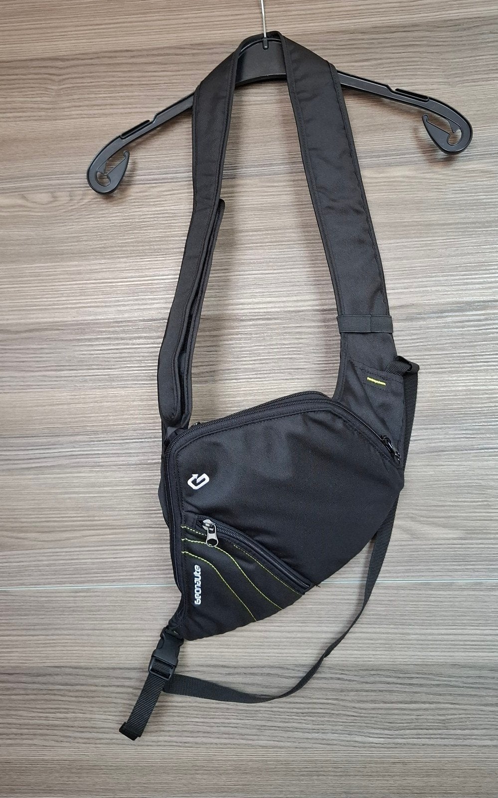 Geonaute shoulder bag, Bijoux, Sacs & Beauté, Enlèvement ou Envoi, Comme neuf, Noir, Autres marques