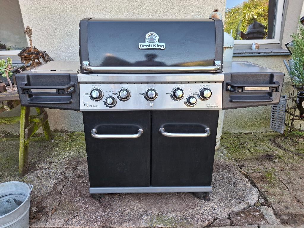 Barbecue BROIL KING REGAL 490, Enlèvement, Utilisé