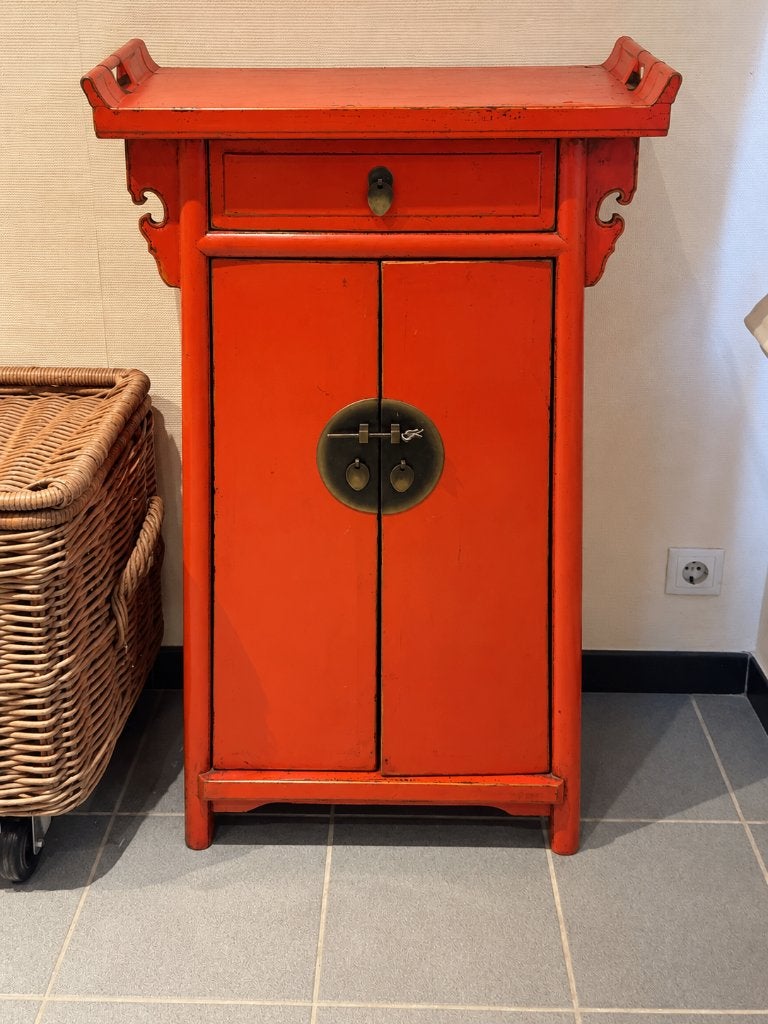 Meuble chinois rouge, Enlèvement