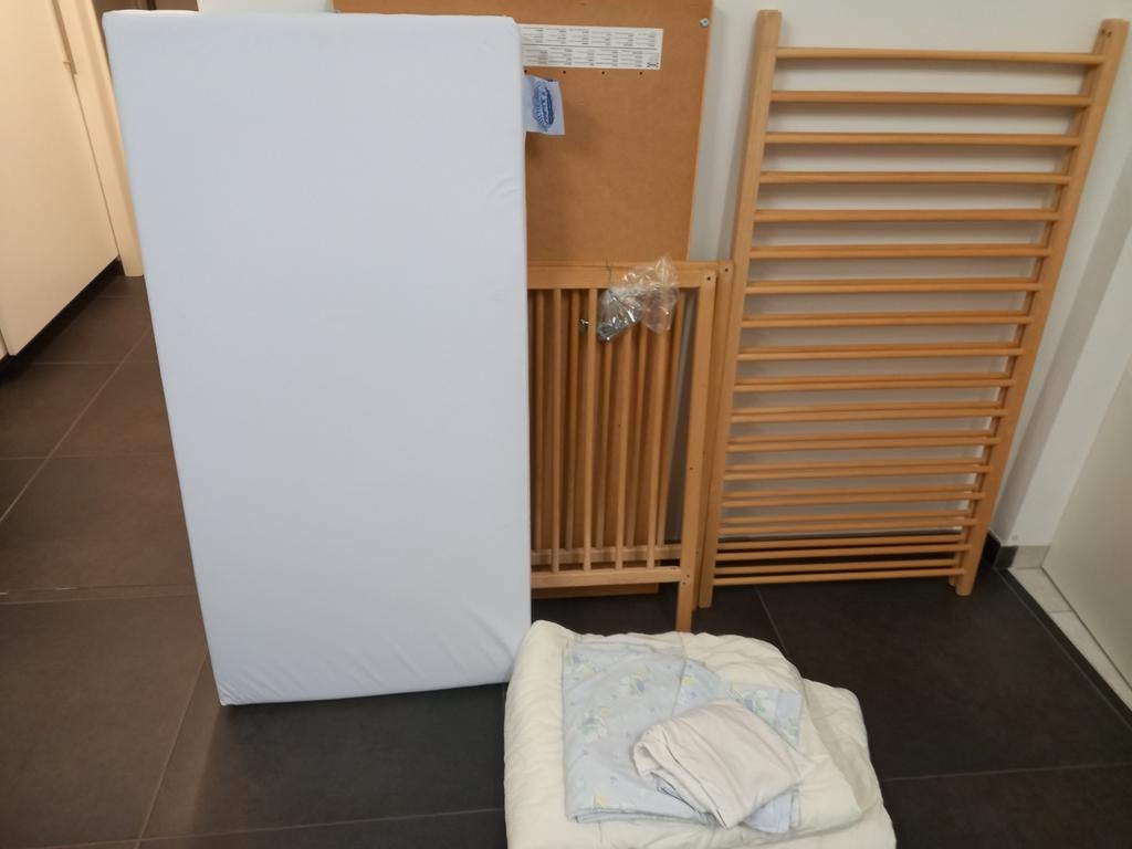 Babybedje  en toebehoren, Kinderen en Baby's, Ophalen, Matras