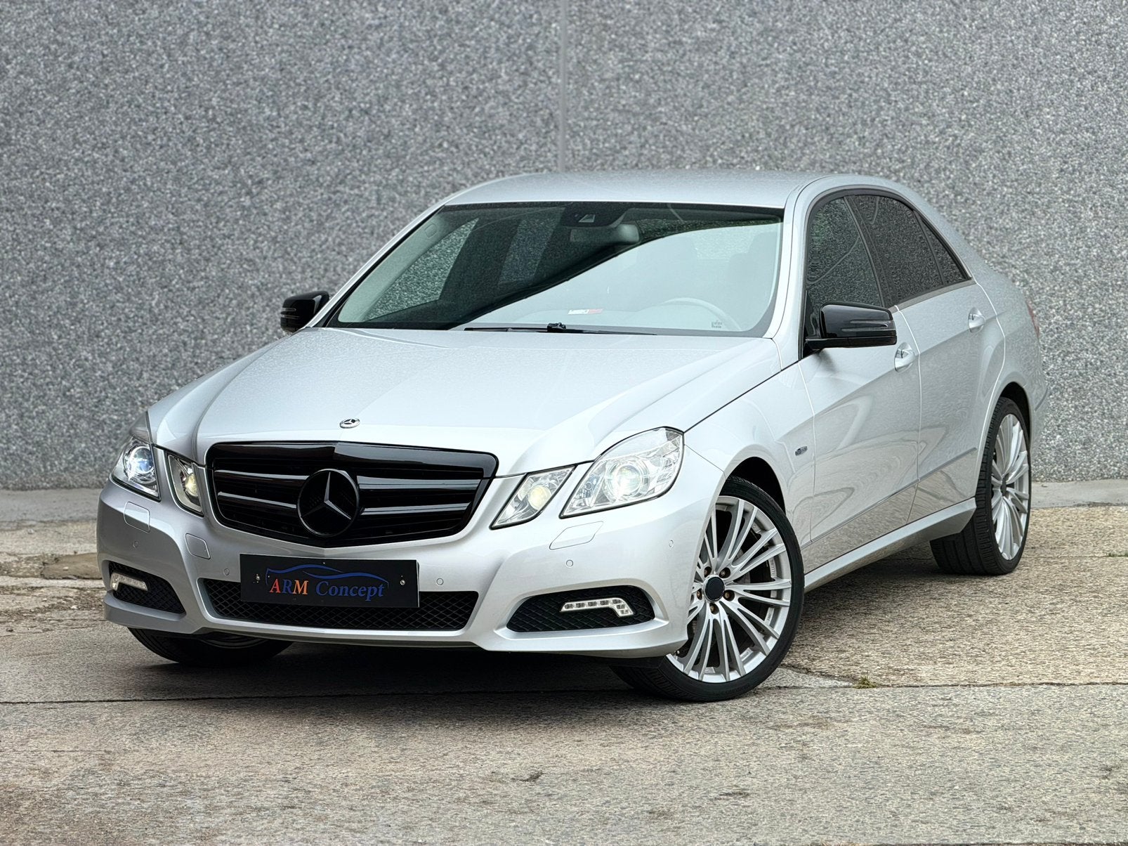 Mercedes E200 CGI BlueEfficiency Avantgarde GARANTIE 12 mois, Autos, Mercedes-Benz, Achat, 4 portes, Entreprise, Noir